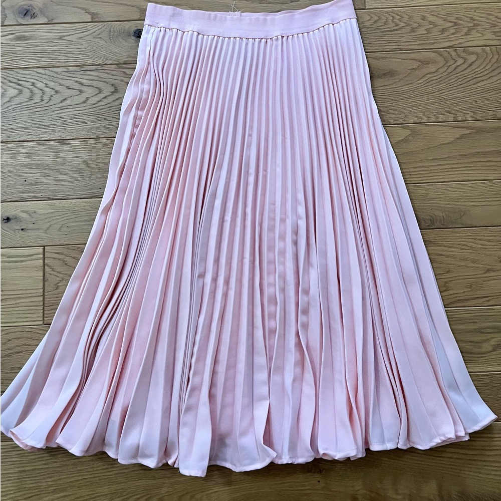 Elegant Pink Pleated Skirt